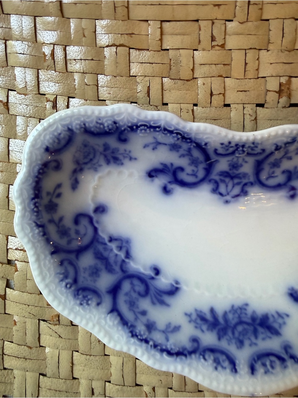 Antique Flow Blue / White Scalloped Porcelain Trinket Dish - Picture 3 of 8